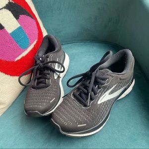 NWOT Brooks Ghost 13 black & white size 6